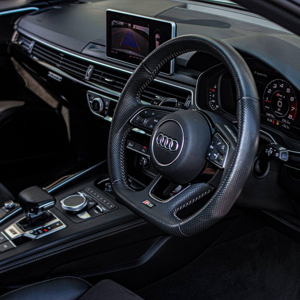 AUDI RS4 AVANT QUATTRO